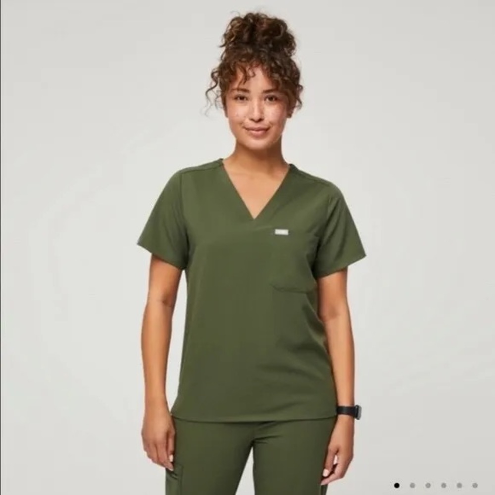 Figs Catarina Top in Dark Olive